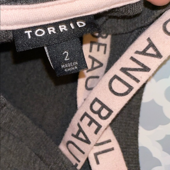 Torrid - Long sleeve active Sweatshirt- Size 2 - Picture 3 of 3